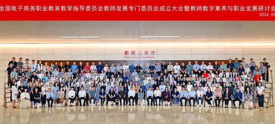 图片包含 人, 人们, 人群, 大描述已自动生成